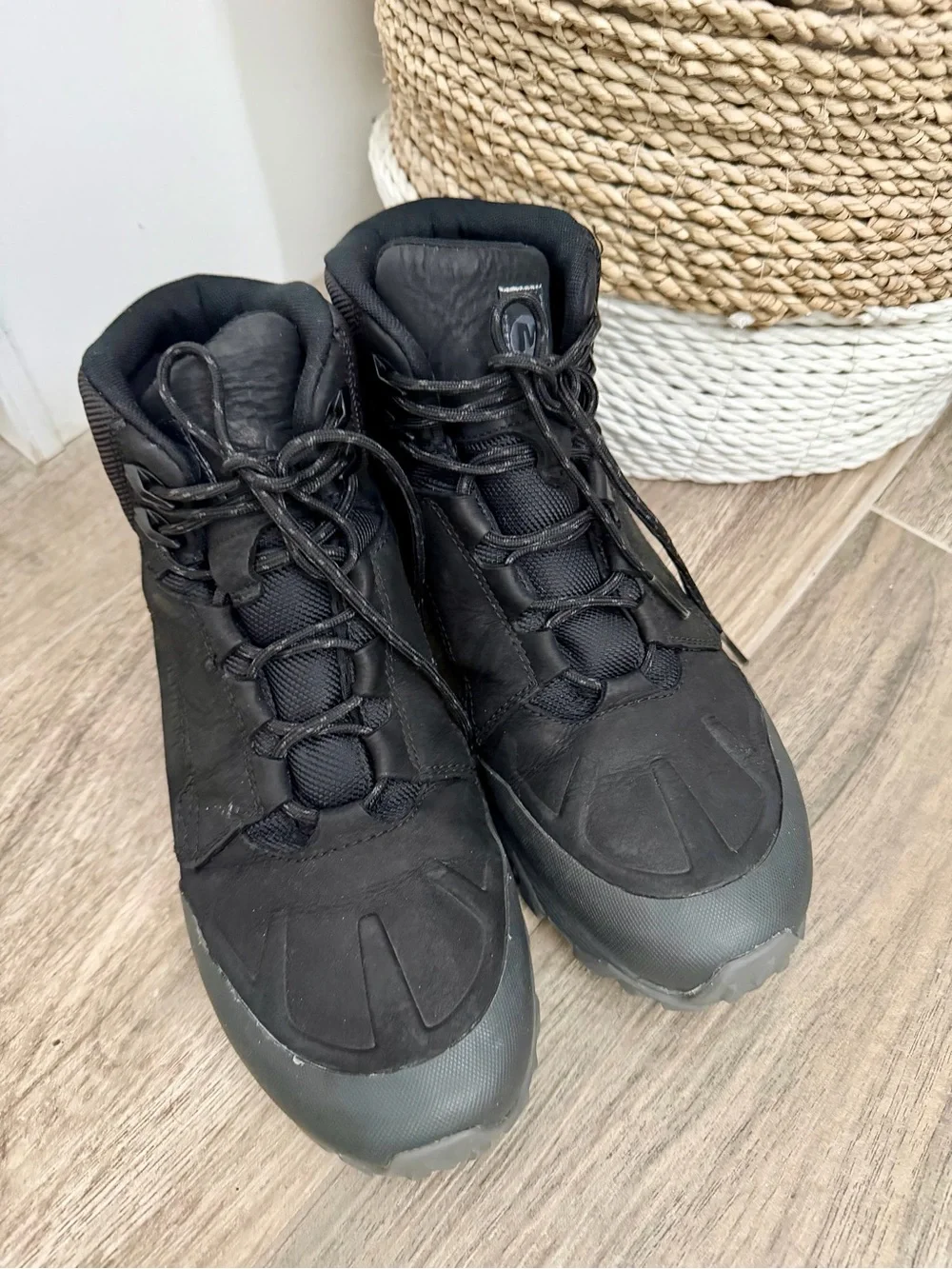 Merrell Black Men's Moab 2 COLDPACK Mid Waterproof Hiking Boots